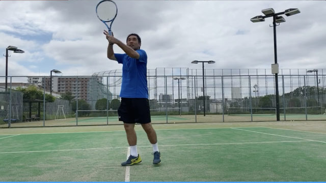 テニス ダブルス バックハンドハイボレーは深く打つコツを掴んでピンチをチャンスに変えよう