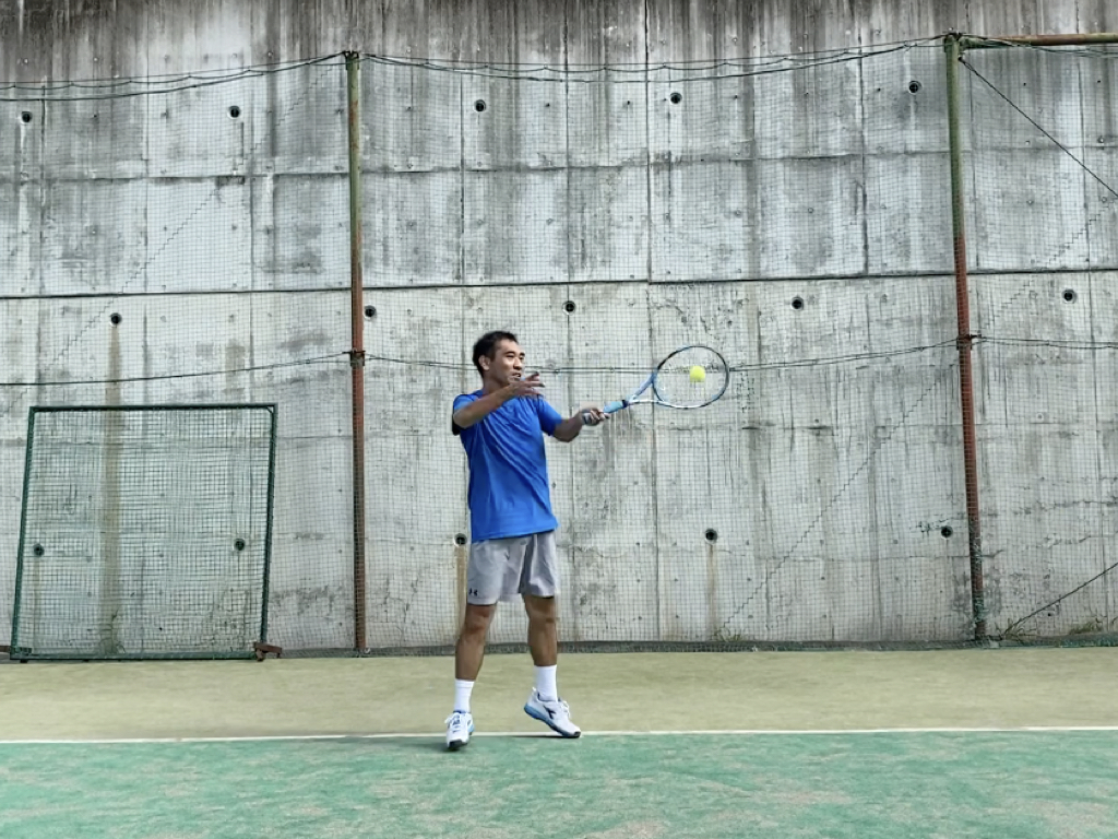 テニス ストロークのコツ 攻める時や繋げる時 守る時をどう使い分ける 高い打点と低い打点から使い分けを考えてみる